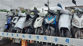 機車間隔隔墊保護防止磨損。（圖／翔順機車專業託運提供）