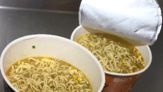 網常傳吃泡麵罹癌　查核中心破除謠言