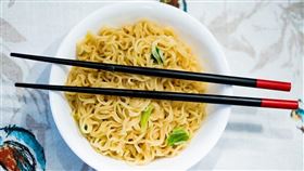 網路瘋傳一名罹患腦癌的女患者想要在手術前吃到已停產的「味味A素食湯麵」，味丹企業得知後表示，已請研發部門先小量試作。（示意圖／圖取自Pixabay圖庫）