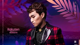 魔術師陳日昇將開球。(圖／桃猿球團提供)
