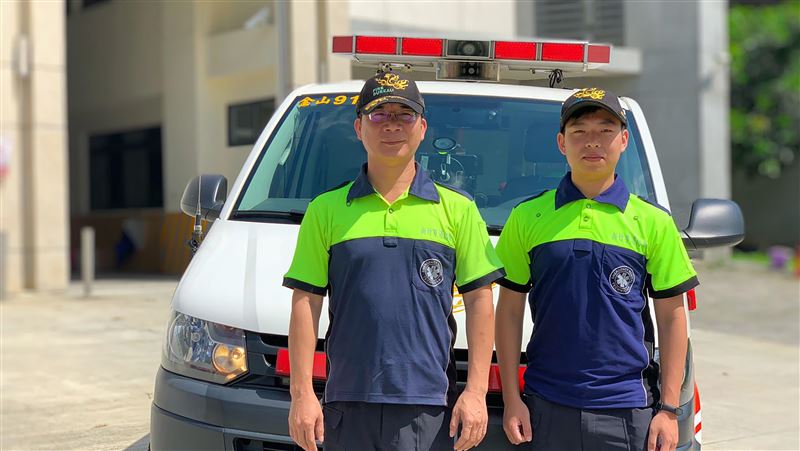 消防員化身助產士　車上為孕婦接生