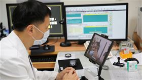 花蓮慈濟醫院提供偏鄉遠距視訊看診（1）花蓮慈濟醫院今年5月底開始與台東縣衛生局合作，在海端鄉、鹿野鄉、延平鄉、池上鄉與關山鎮等5鄉鎮提供遠距視訊看診服務。（花蓮慈濟醫院提供）中央社記者李先鳳傳真　109年6月4日