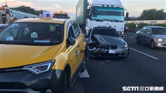 小黃插隊下國道　害聯結車撞輾BMW