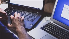 酸民，駭客（圖／翻攝自unsplash）