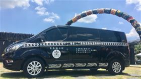 屏東來義鄉迎來幸福小巴（1）屏東縣來義鄉去年推出全國第1輛無障礙「幸福巴士」，交通部公路總局媒合企業捐贈1輛8人座小巴士，4日通車，將接駁民眾至潮州鎮診所復健或採買。（公路總局提供）中央社記者郭芷瑄傳真　109年6月4日