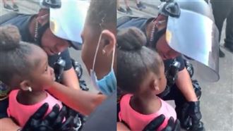 女童泣：會開槍射我嗎？警暖抱一句話