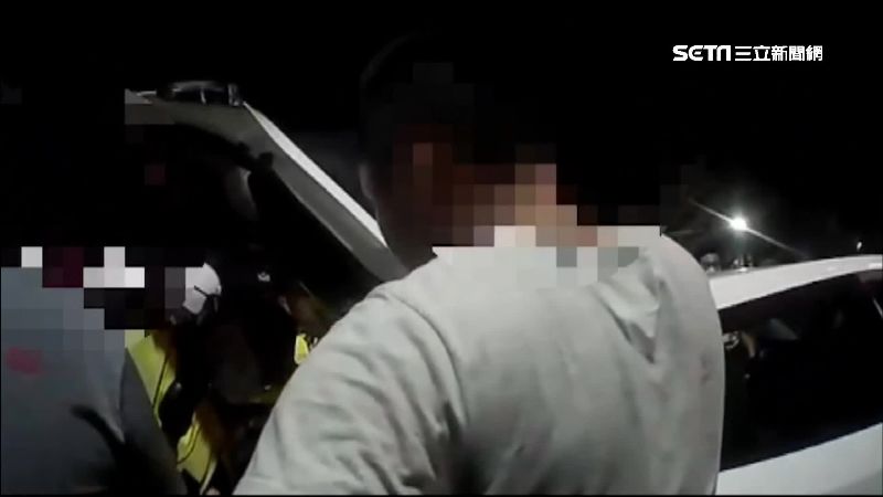 黑衣人群聚　警搜陣頭大刀4人遭送辦