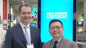 台灣集保與俄羅斯集保簽訂MOU台灣集中保管結算所5日宣布，董事長林修銘（右）與俄羅斯集保公司董事長Eddie Astanin於4日簽署合作備忘錄（MOU），期建立長期合作機制，促進創新業務及兩地資本市場發展。（集保提供）中央社記者潘智義傳真  109年6月5日