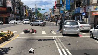 直直撞！6旬翁闖紅燈穿3車…撞了！