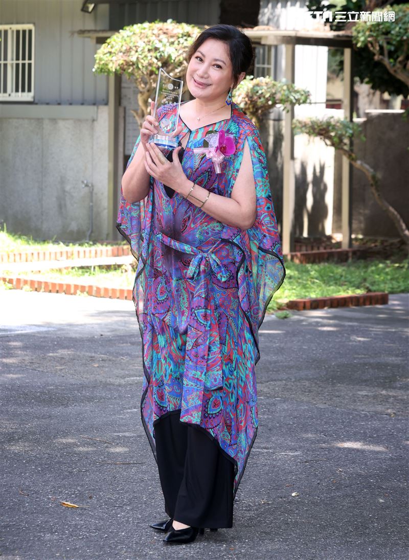 陳亞蘭榮獲國立師範大學「傑出學生」獎。（記者邱榮吉/攝影）