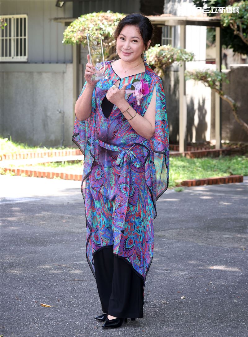 陳亞蘭榮獲國立師範大學「傑出學生」獎。（記者邱榮吉/攝影）