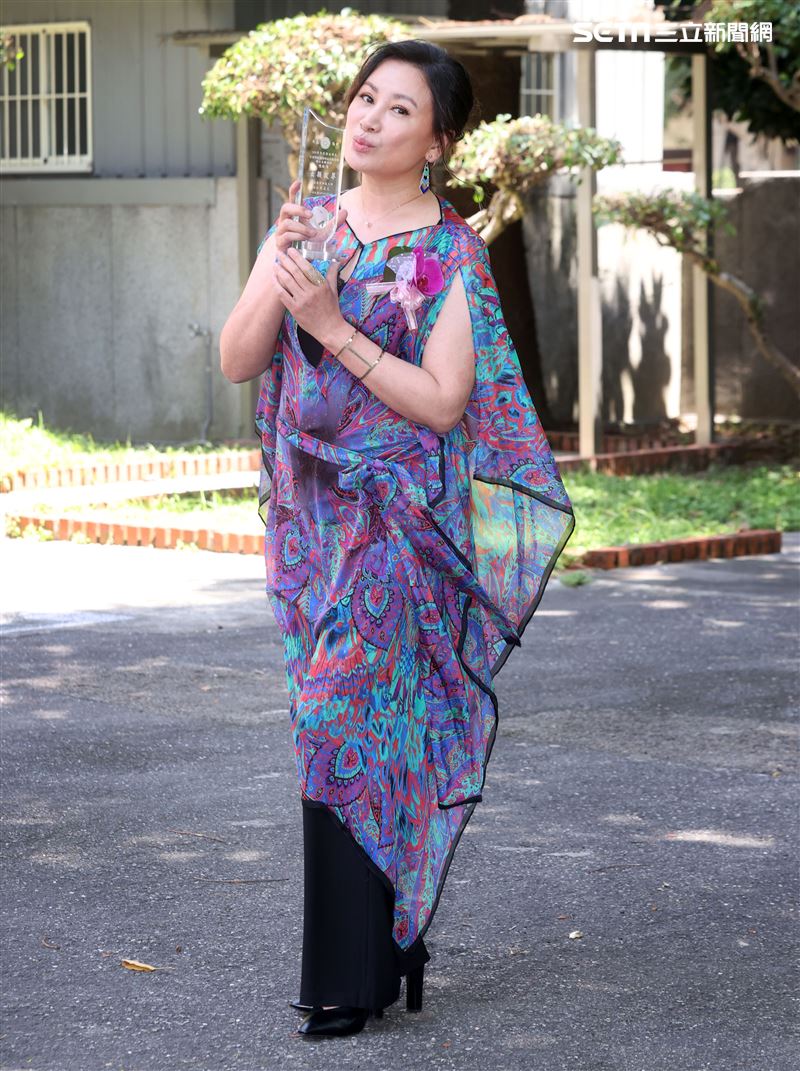 陳亞蘭榮獲國立師範大學「傑出學生」獎。（記者邱榮吉/攝影）