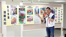 議員質疑知名安養院評鑑有問題台北市議員李慶元（圖）質疑北市府社會局委外經營知名老人養護中心照護住民時，導致感染疥瘡，且社會局疑護航養護中心的107、108年度績效考核。中央社記者郭日曉攝  109年6月5日