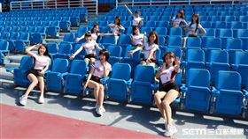 ▲樂天女孩迎接球迷進場。（圖／記者劉彥池攝影）