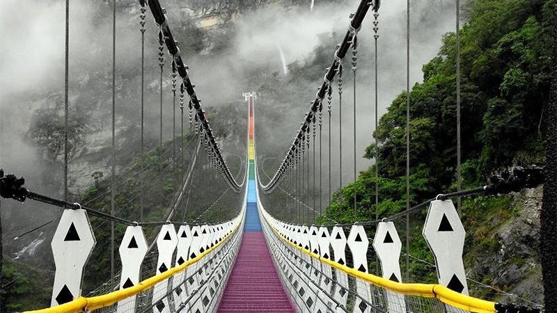 雙龍瀑布七彩吊橋　令人心曠神怡！