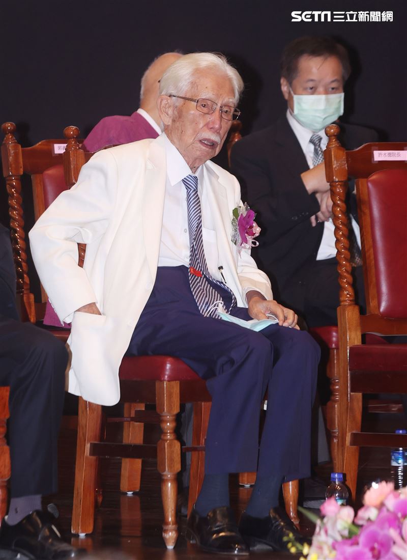 總統府資政辜寬敏以校友身分出席國立師範大學95周年慶。（記者邱榮吉/攝影）