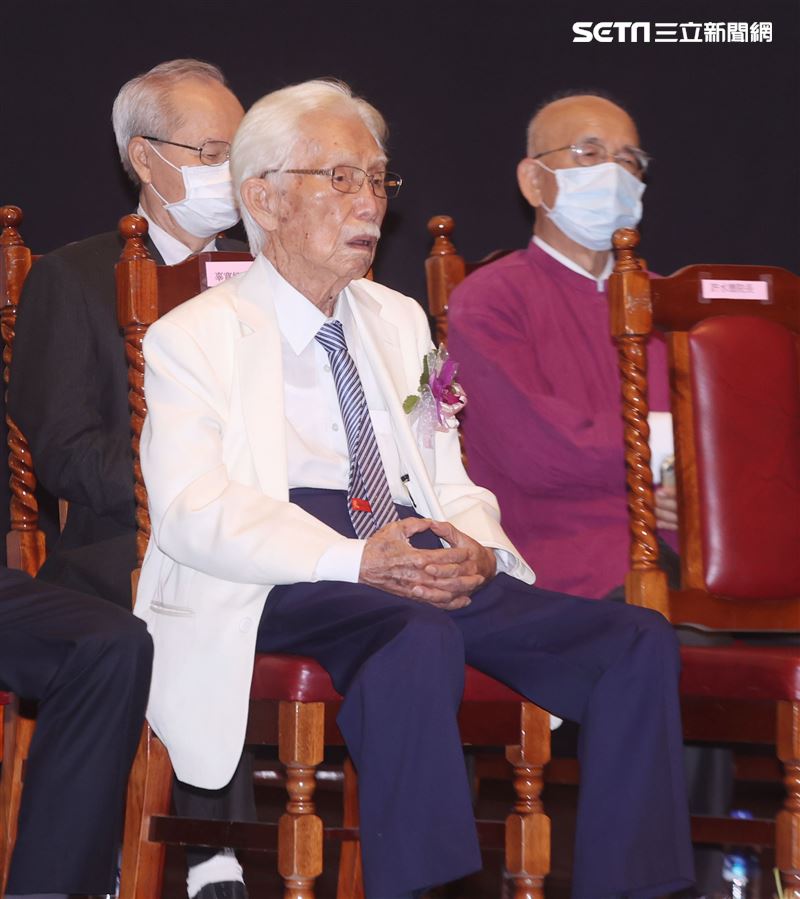 總統府資政辜寬敏以校友身分出席國立師範大學95周年慶。（記者邱榮吉/攝影）