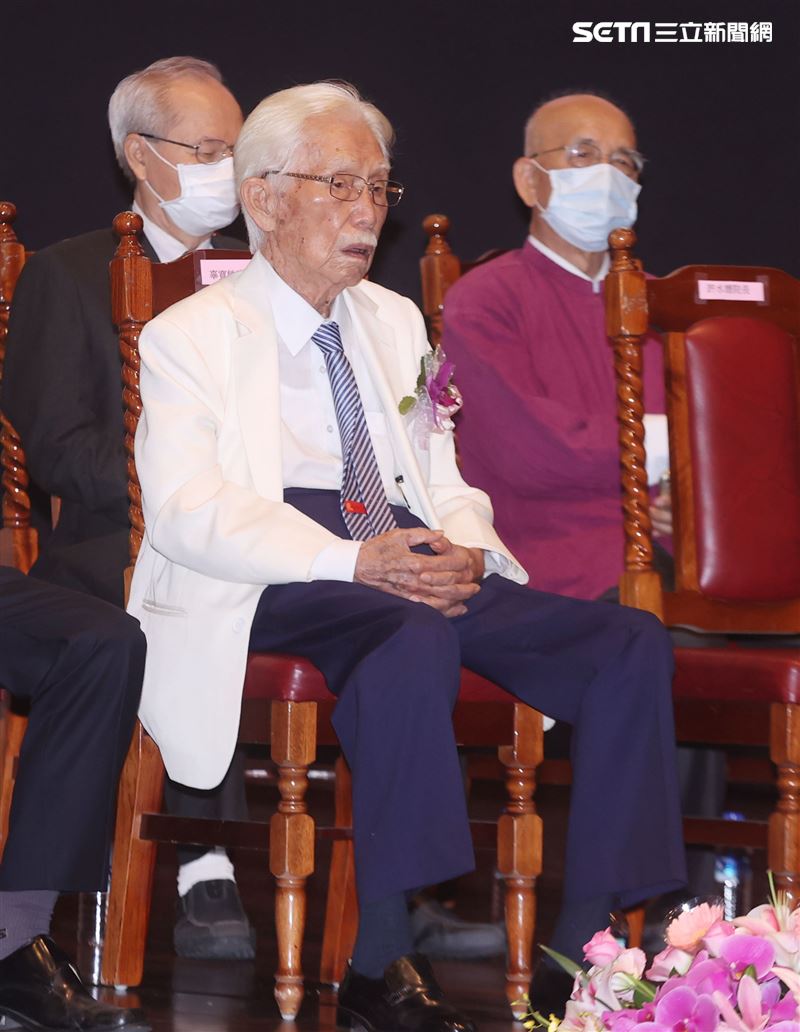 總統府資政辜寬敏以校友身分出席國立師範大學95周年慶。（記者邱榮吉/攝影）