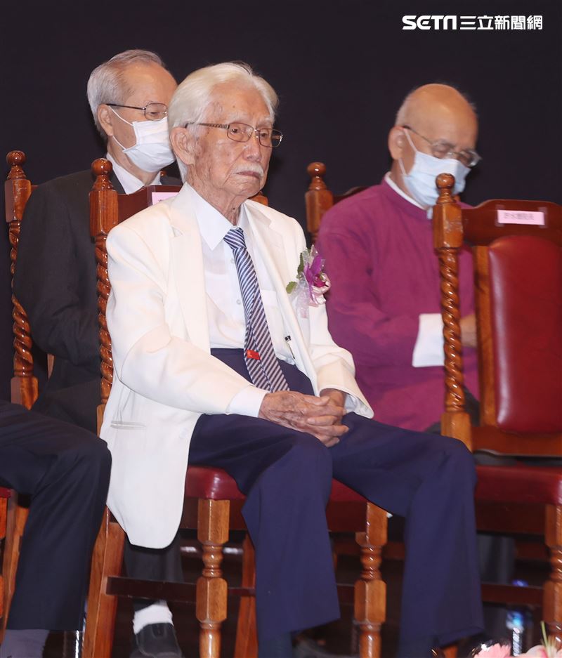 總統府資政辜寬敏以校友身分出席國立師範大學95周年慶。（記者邱榮吉/攝影）