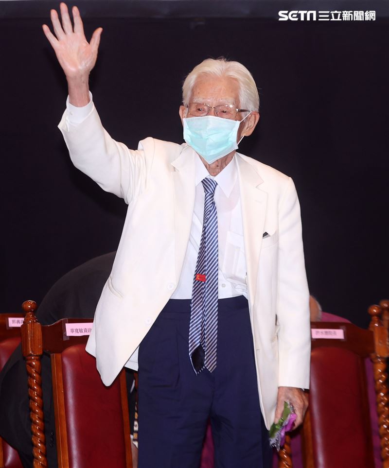 總統府資政辜寬敏以校友身分出席國立師範大學95周年慶。（記者邱榮吉/攝影）