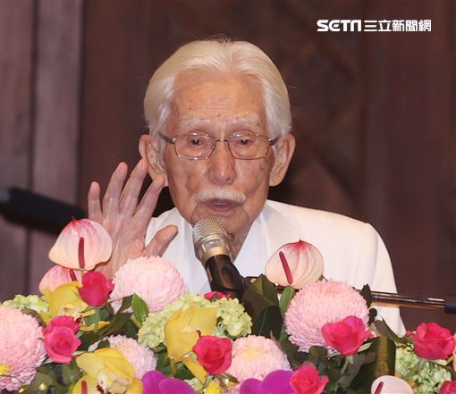 總統府資政辜寬敏以校友身分出席國立師範大學95周年慶。（記者邱榮吉/攝影）