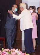 總統府資政辜寬敏以校友身分出席國立師範大學95周年慶。（記者邱榮吉/攝影）