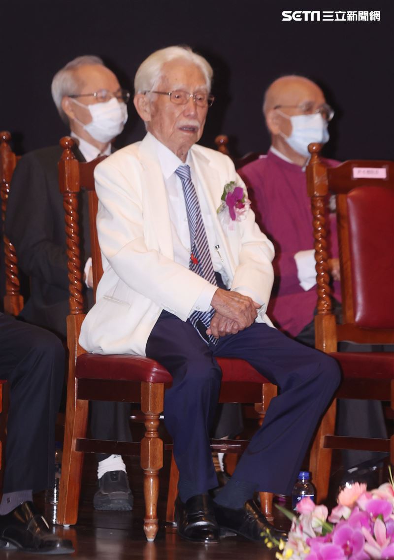 總統府資政辜寬敏以校友身分出席國立師範大學95周年慶。（記者邱榮吉/攝影）