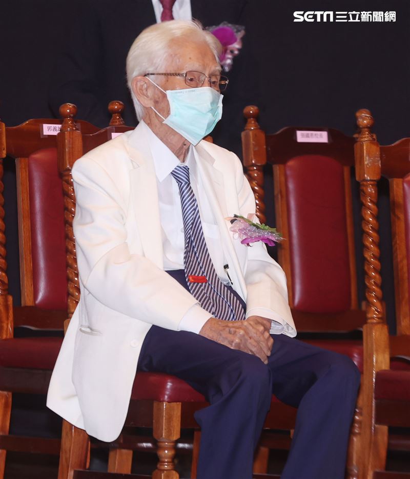 總統府資政辜寬敏以校友身分出席國立師範大學95周年慶。（記者邱榮吉/攝影）