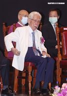 總統府資政辜寬敏以校友身分出席國立師範大學95周年慶。（記者邱榮吉/攝影）