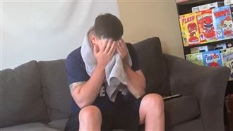 辣媽偷吃遭兒爆料　男友爆氣怒扔毯