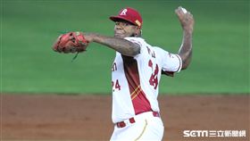 ▲樂天桃猿投手霸能。（圖／記者劉彥池攝影）