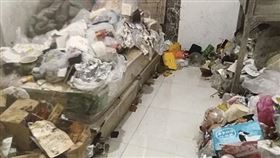 大陸,看看新聞,垃圾,房東,衛生棉,陝西,西安。(圖/翻攝自看看新聞)