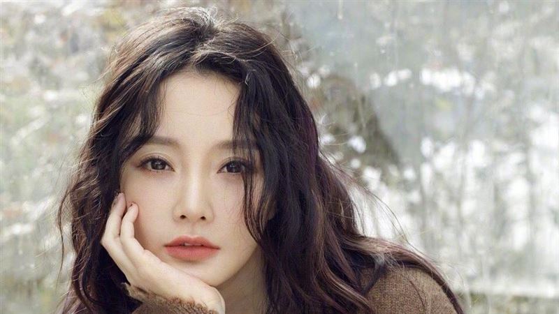 才因婚外情離婚　李小璐夜擁新歡被攝