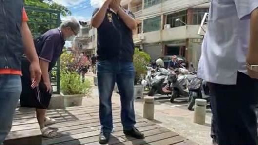 擋罷韓投票？竟有人在投票所大開直播