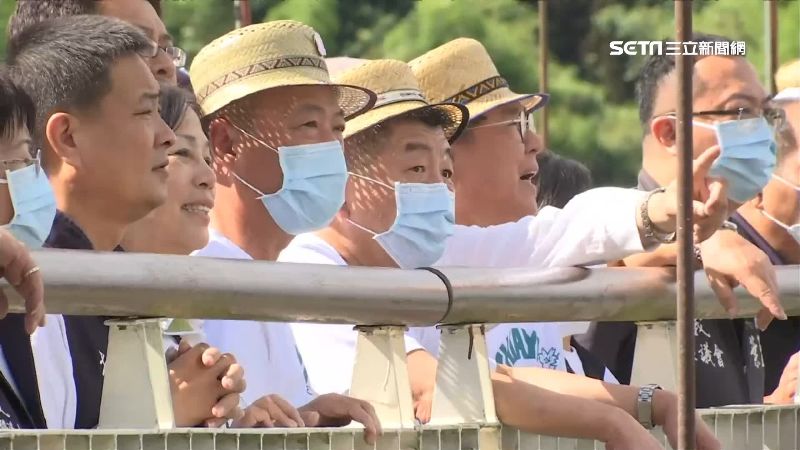 陳時中挑戰太平雲梯　抓欄杆萌樣曝光