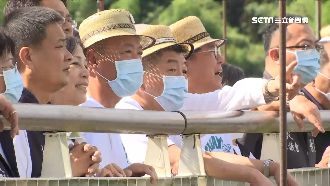 陳時中挑戰太平雲梯　抓欄杆萌樣曝光