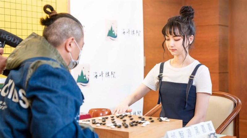 圍棋女神登一日系列　扮棋靈王網驚艷