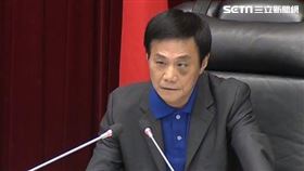 ▲民進黨高雄市議員黃文益，質詢韓國瑜市長沒當完就溜之大吉，議長許崑源斥責「這不是打架的地方，不要那麼大聲」。