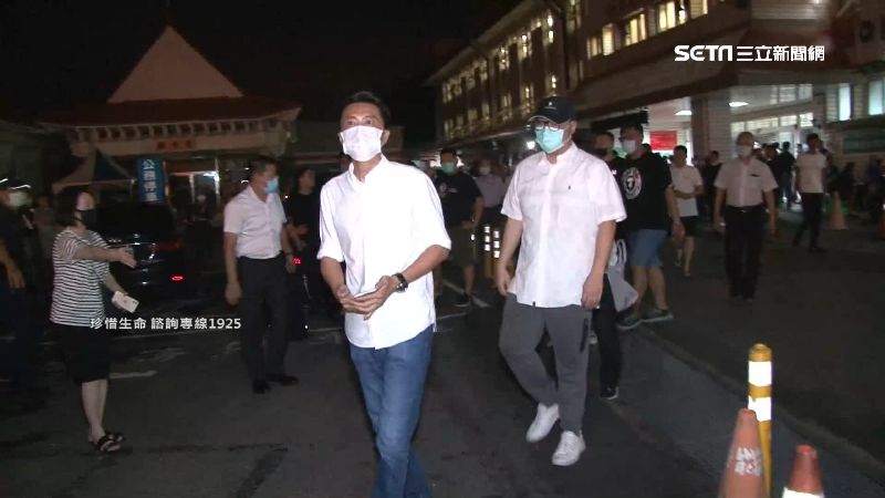 宋立彬攜許崑源長子現身　駁外界謠言