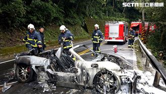 北宜公路火燒車　保時捷遭吞噬成廢鐵