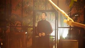 「金曲歌王」蕭敬騰〈猴籠〉MV 華納音樂提供）