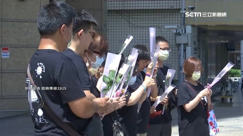 許崑源墜樓身亡　支持者崩潰大哭