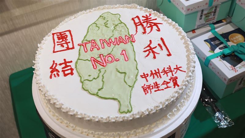 團結勝利！202蛋糕送指揮中心