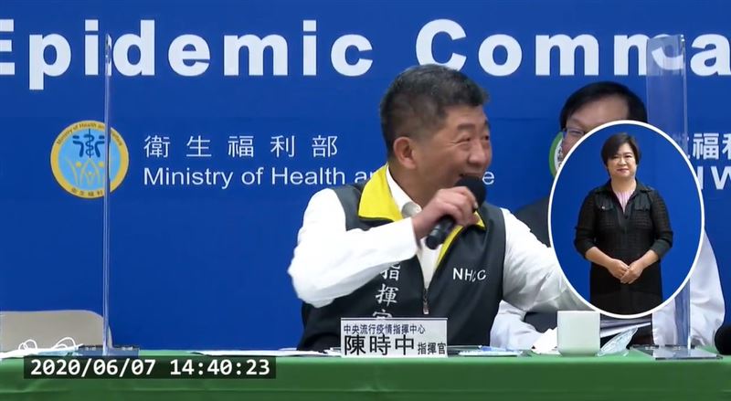 報告完空10秒…阿中自嘲演獨角戲
