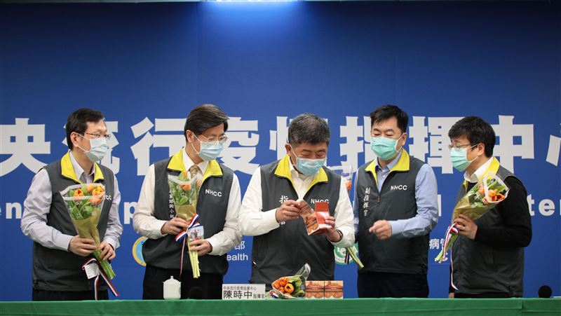 大回顧！指揮中心記者會出現過的好貨
