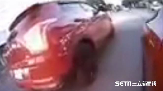 內側車「切西瓜」　他急轉方向盤自保