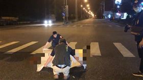 ▲游姓男子在台9線大馬路上死亡。（圖／翻攝自監視畫面）