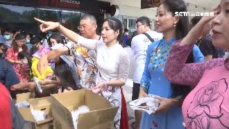 罷韓支持者慶祝　送雞排、吃汕頭火鍋