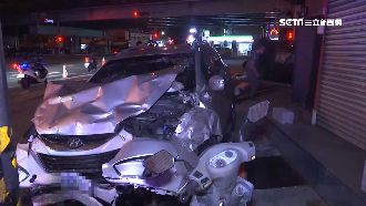 兩車擦撞「車頭全毀」　3人緊急送醫