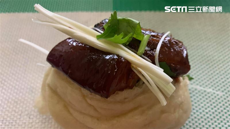 半熟麵包「豪華吃法」網嗨：穿越了